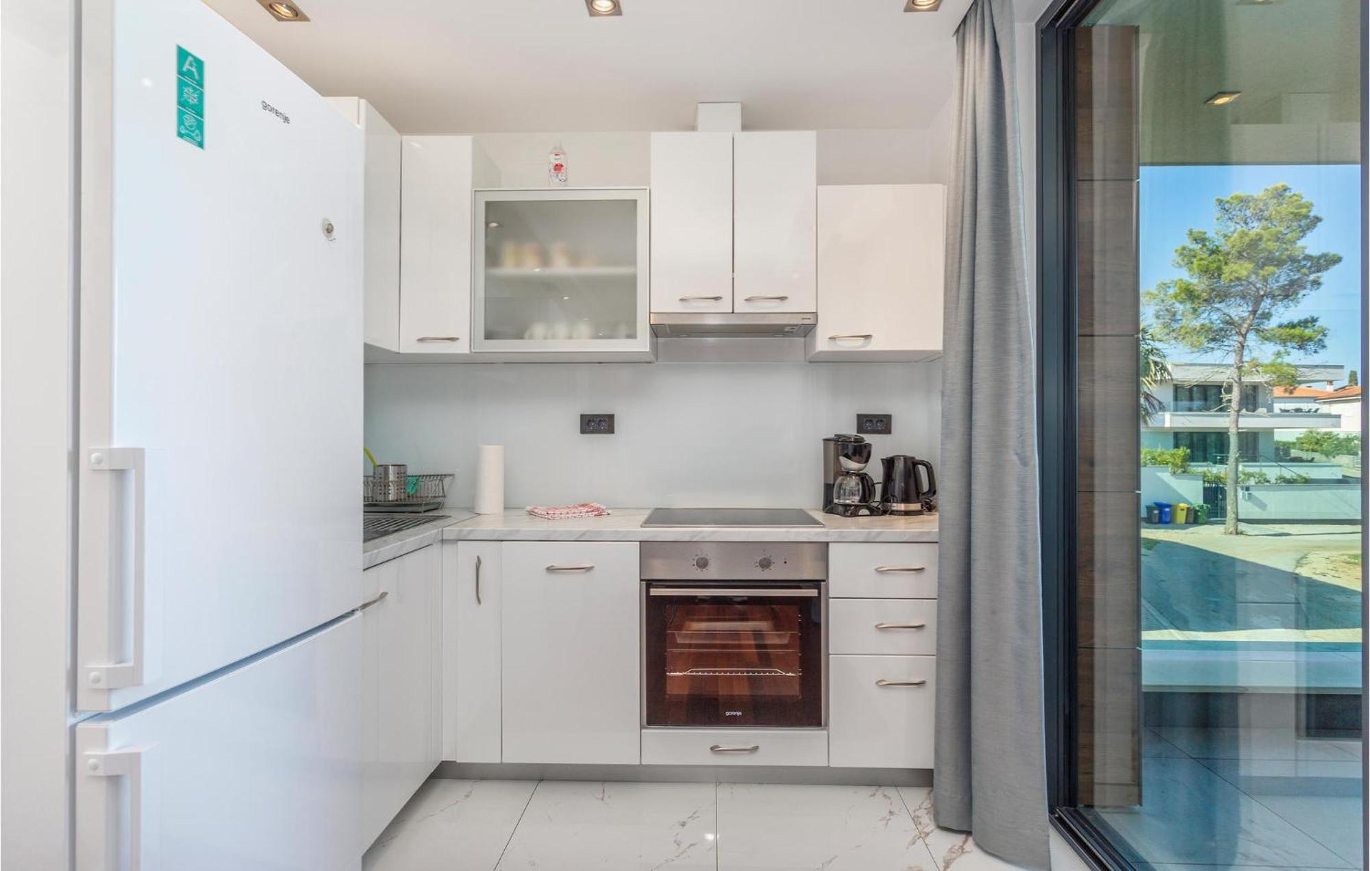Stunning Apartment In Malinska With Kitchen Buitenkant foto