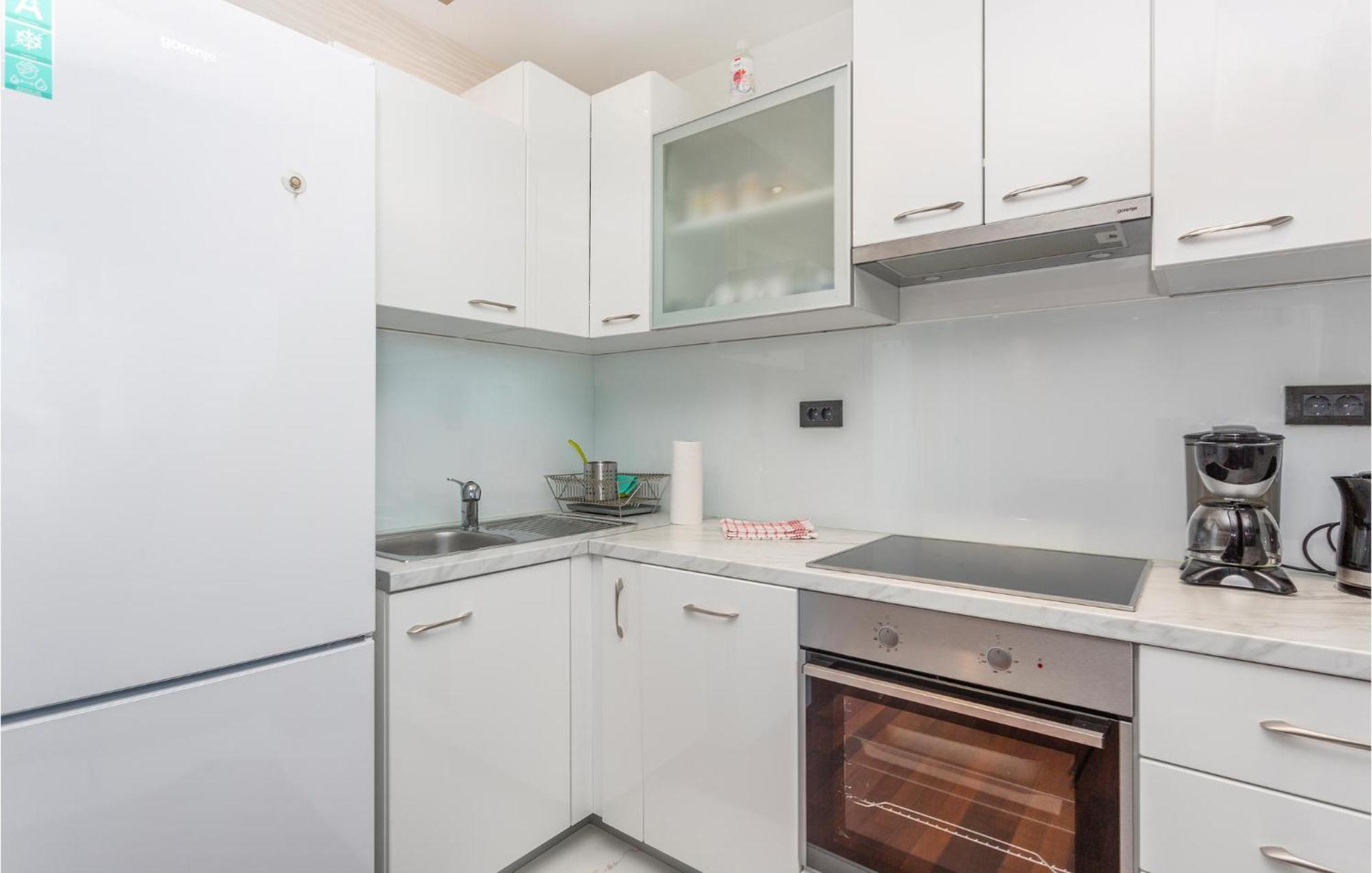 Stunning Apartment In Malinska With Kitchen Buitenkant foto